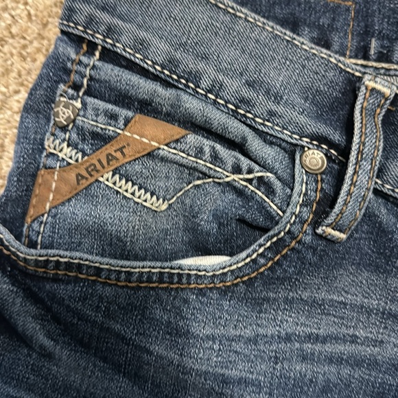 Like New ARIAT M4 Relaxed Boot Cut 28x30 Jeans - Picture 4 of 7